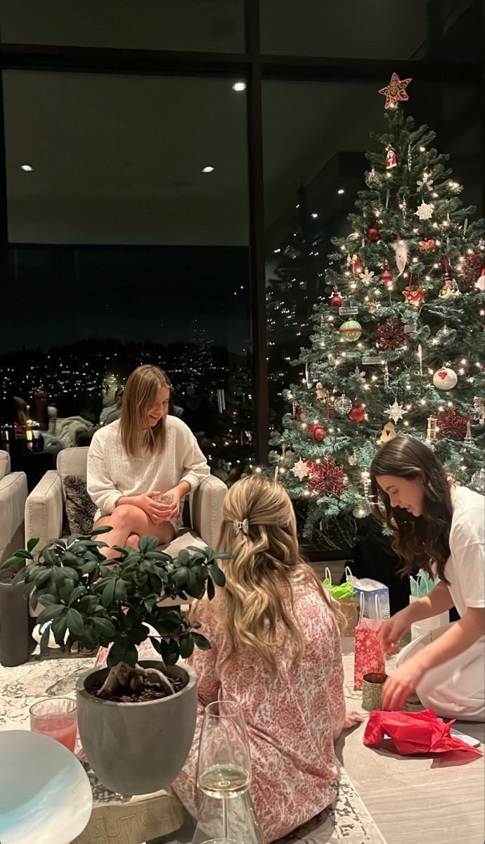 christmas eve Christmas Eve Traditions