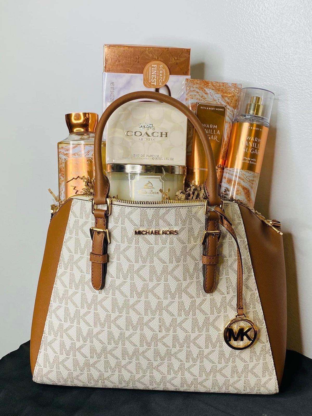 30 Thoughtful Christmas Gift Basket Ideas for Her 85 30 Thoughtful Christmas Gift Basket Ideas for Her Michael Kors handbag presented with a Coach fragrance set and gold-toned beauty gifts