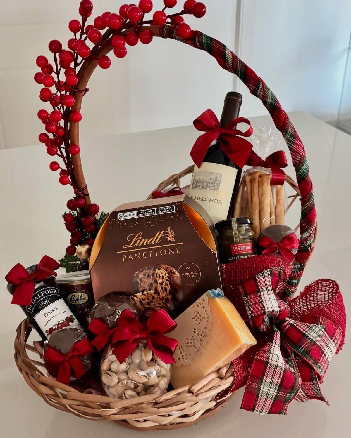 30 Thoughtful Christmas Gift Basket Ideas for Her 89 30 Thoughtful Christmas Gift Basket Ideas for Her Traditional Christmas hamper with wine, cheese, nuts, Lindt panettone and tartan ribbon