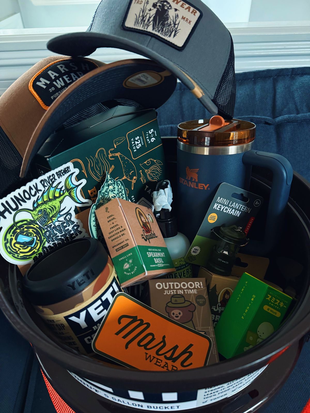 christmas gift baskets for him5 Christmas Gift Basket Ideas for Him