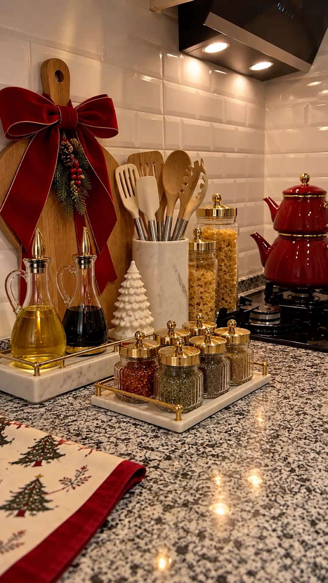 christmas kitchen counter decor1 Christmas Kitchen Counter Ideas