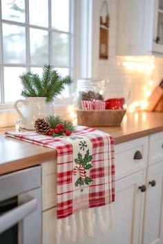 christmas kitchen counter decor12 Christmas Kitchen Counter Ideas