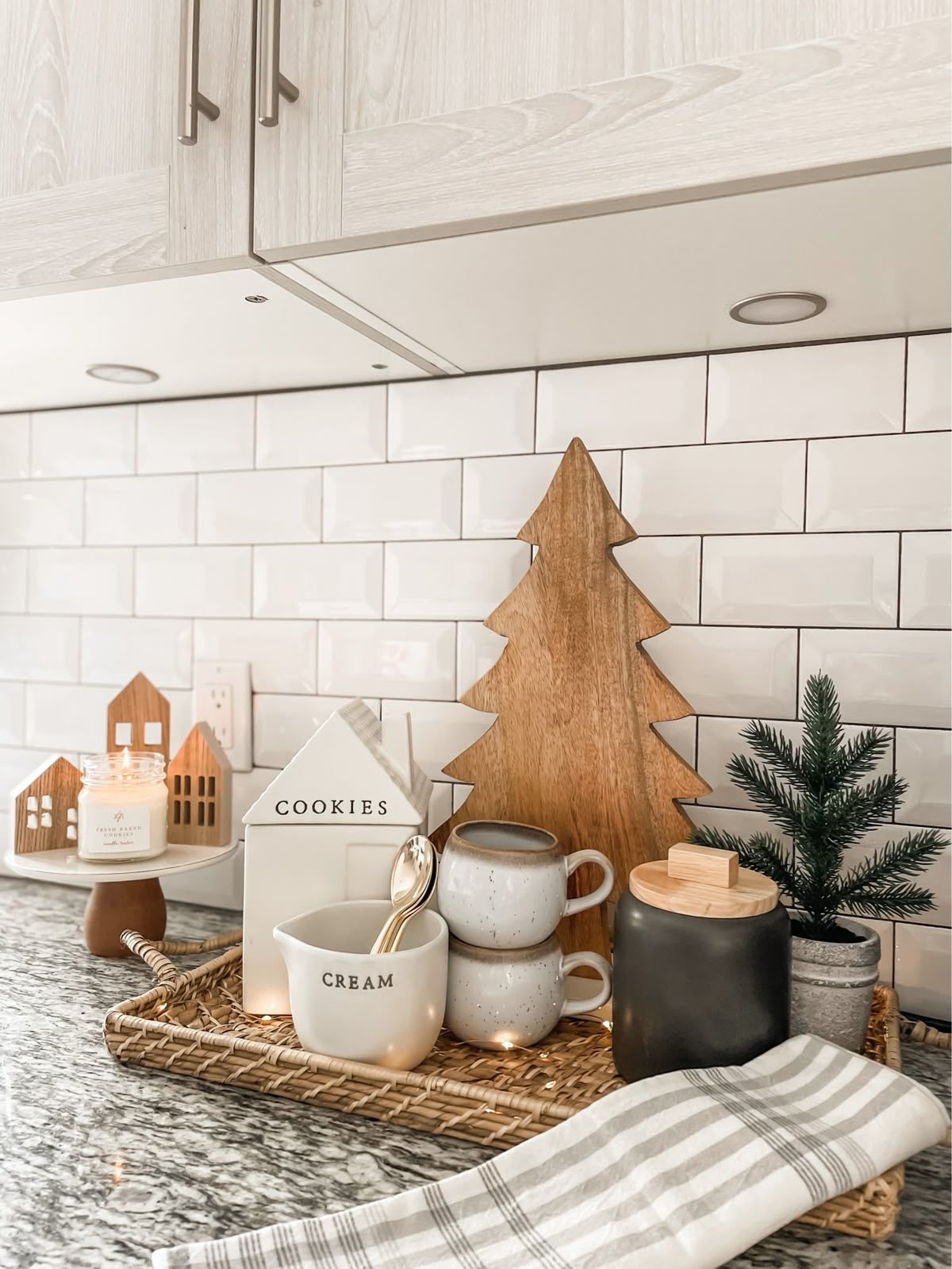 christmas kitchen counter decor15 Christmas Kitchen Counter Ideas