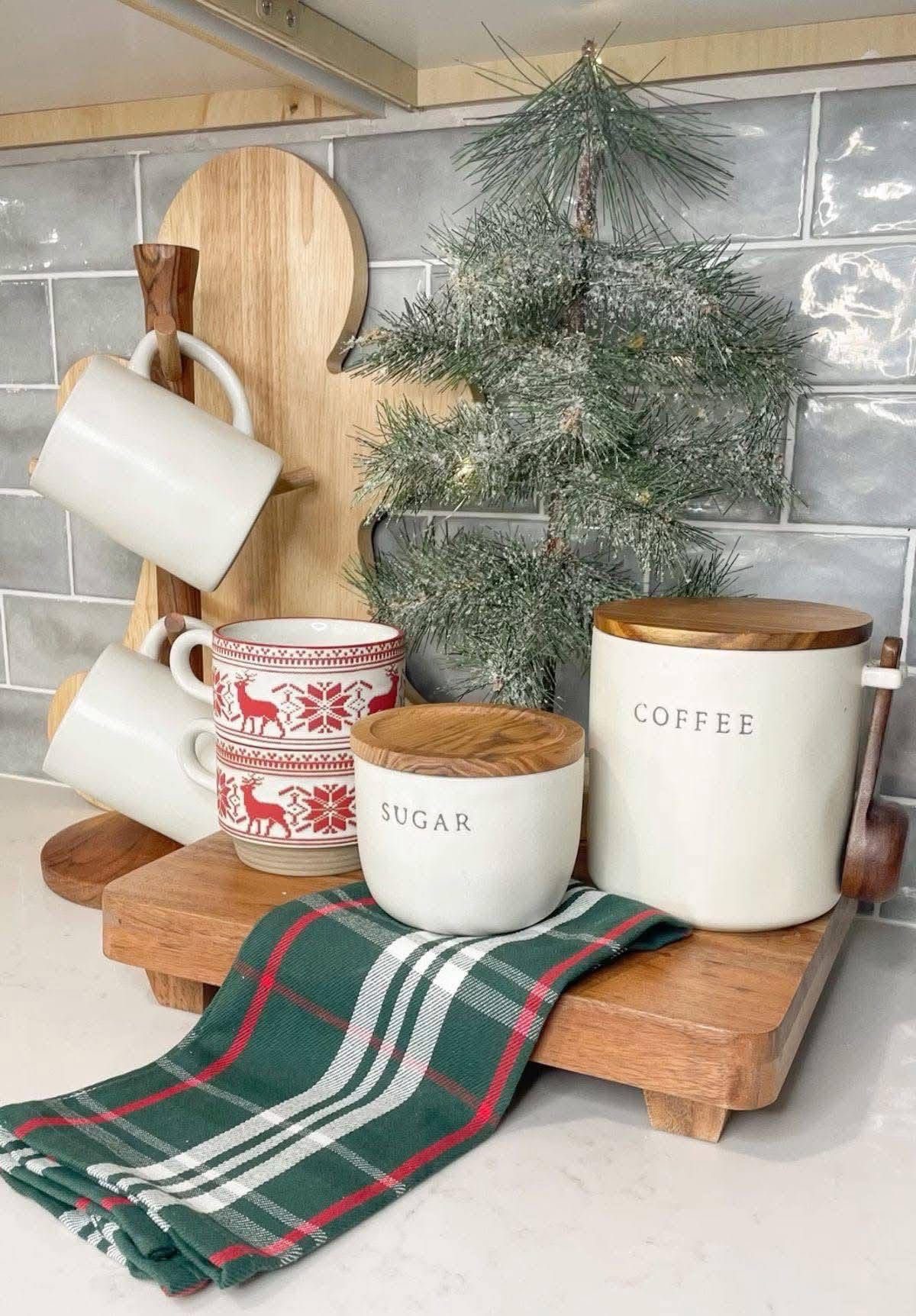 christmas kitchen counter decor17 Christmas Kitchen Counter Ideas