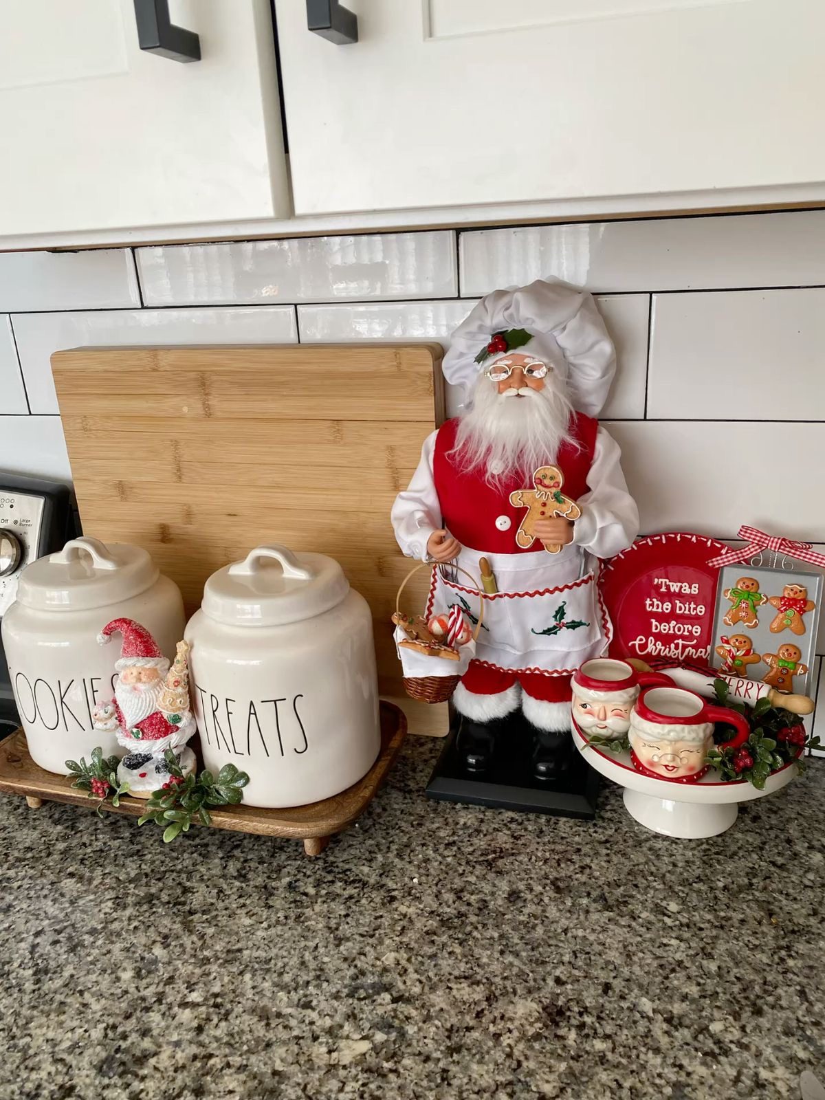 christmas kitchen counter decor19 Christmas Kitchen Counter Ideas