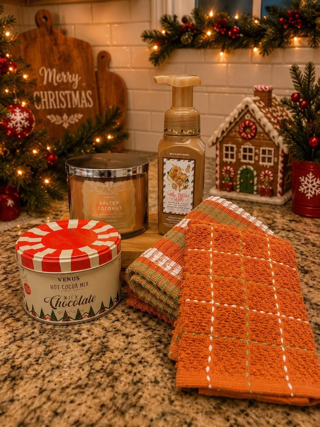 christmas kitchen counter decor2 Christmas Kitchen Counter Ideas
