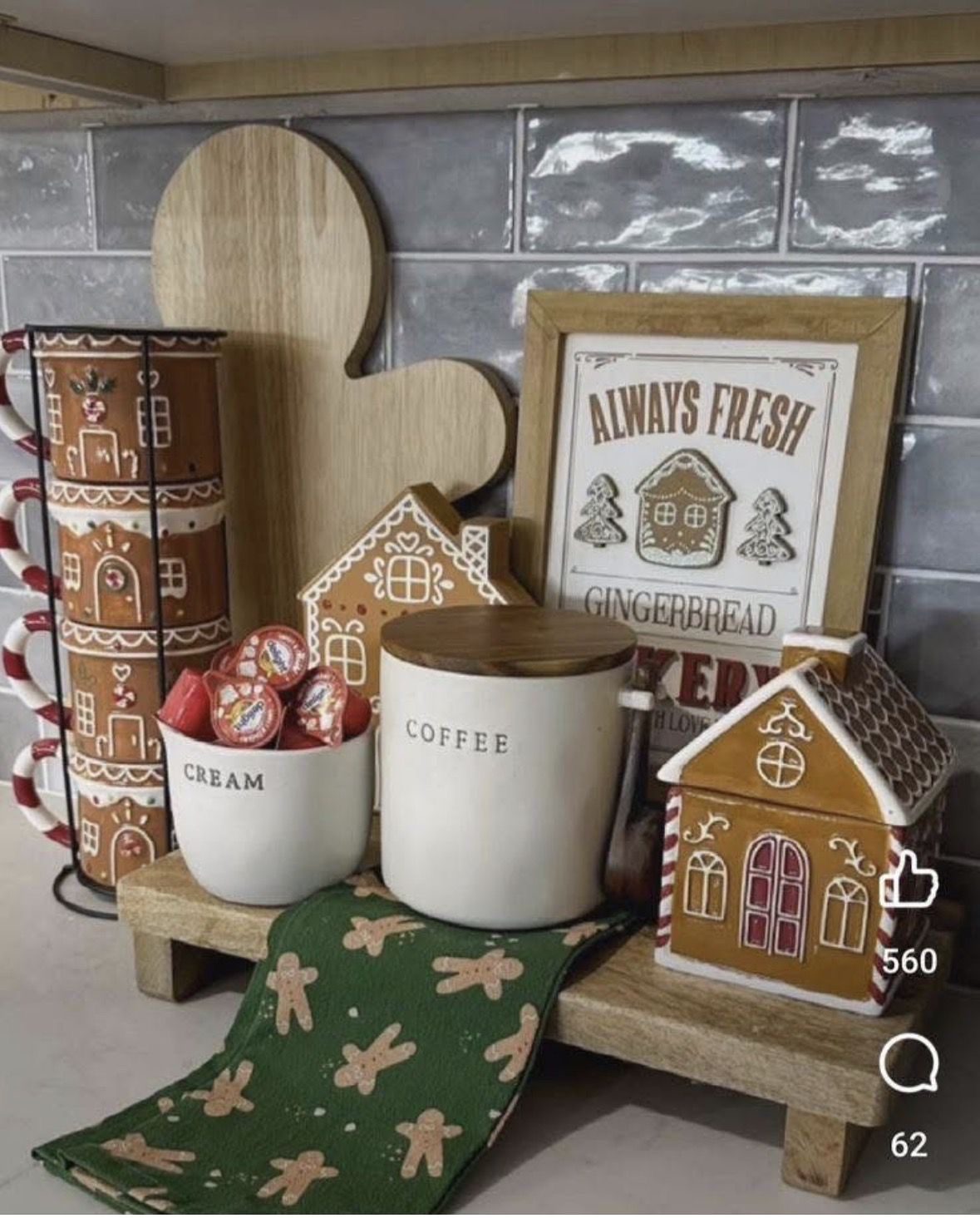 christmas kitchen counter decor29 Christmas Kitchen Counter Ideas