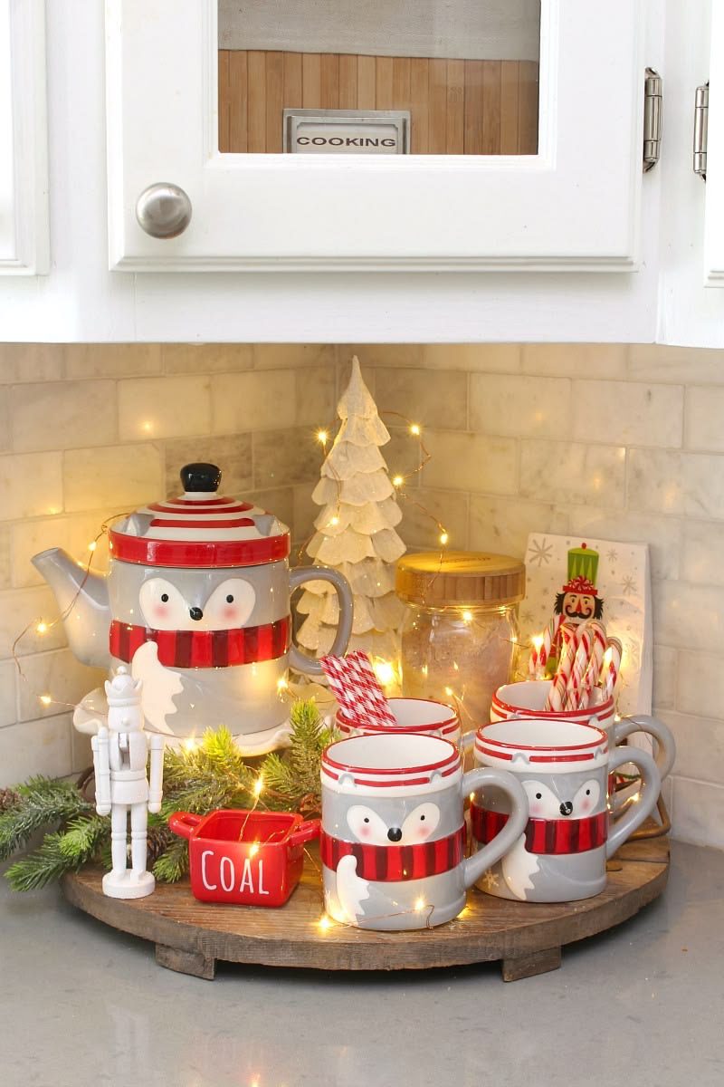 christmas kitchen counter decor5 Christmas Kitchen Counter Ideas