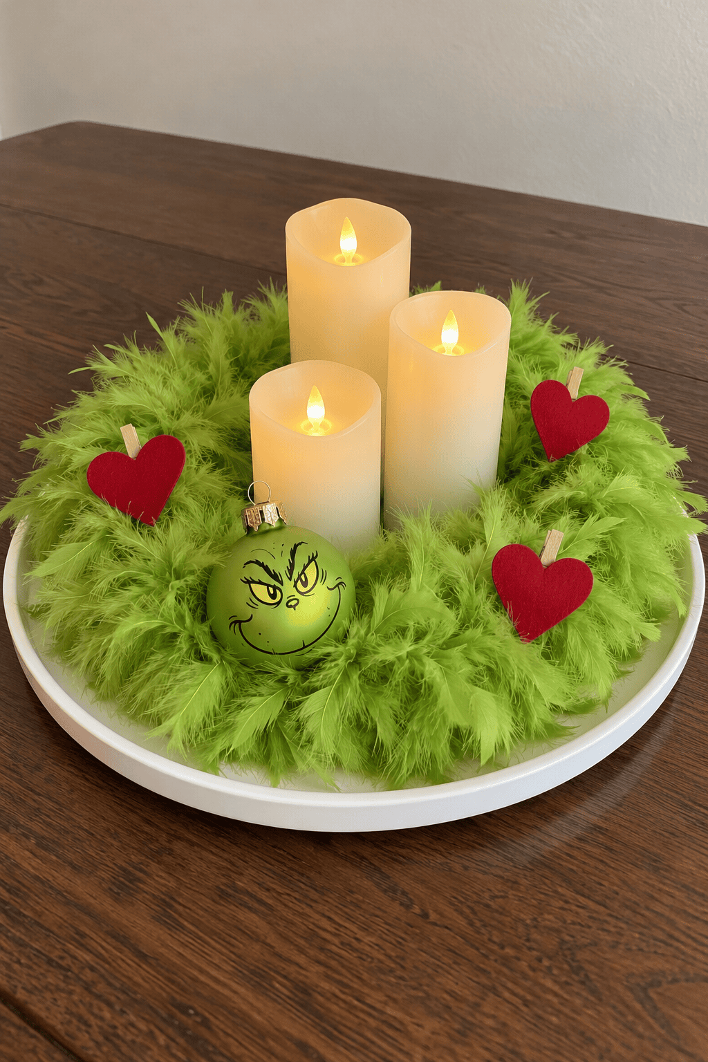 24 Easy DIY Grinch Centerpieces for a Whoville-Inspired Christmas 52 24 Easy DIY Grinch Centerpieces for a Whoville-Inspired Christmas grinch centerpieces1 DIY Grinch Centerpieces