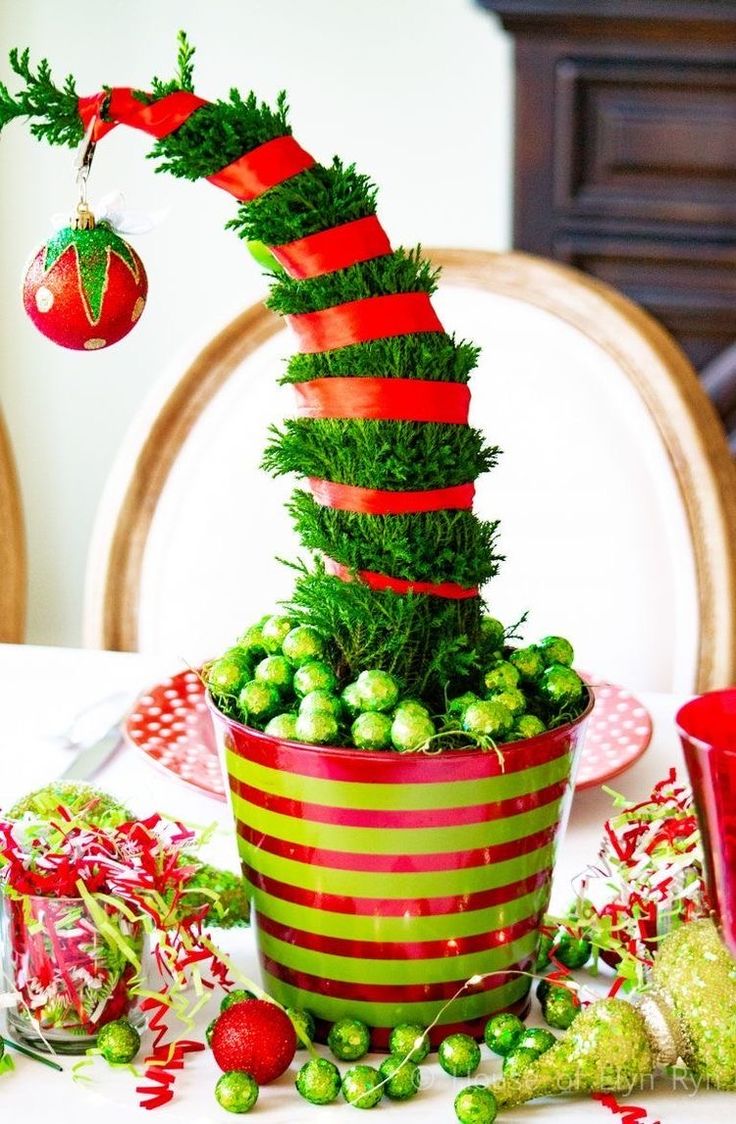 24 Easy DIY Grinch Centerpieces for a Whoville-Inspired Christmas 63 24 Easy DIY Grinch Centerpieces for a Whoville-Inspired Christmas grinch centerpieces12 DIY Grinch Centerpieces