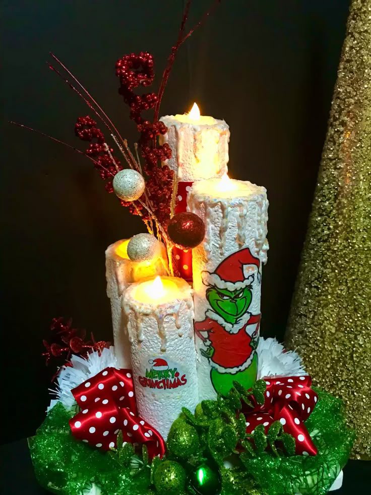 24 Easy DIY Grinch Centerpieces for a Whoville-Inspired Christmas 65 24 Easy DIY Grinch Centerpieces for a Whoville-Inspired Christmas grinch centerpieces15 DIY Grinch Centerpieces