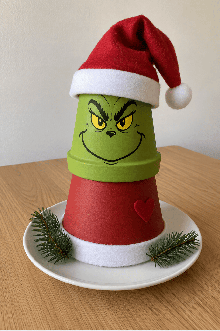 24 Easy DIY Grinch Centerpieces for a Whoville-Inspired Christmas 71 24 Easy DIY Grinch Centerpieces for a Whoville-Inspired Christmas grinch centerpieces21 DIY Grinch Centerpieces