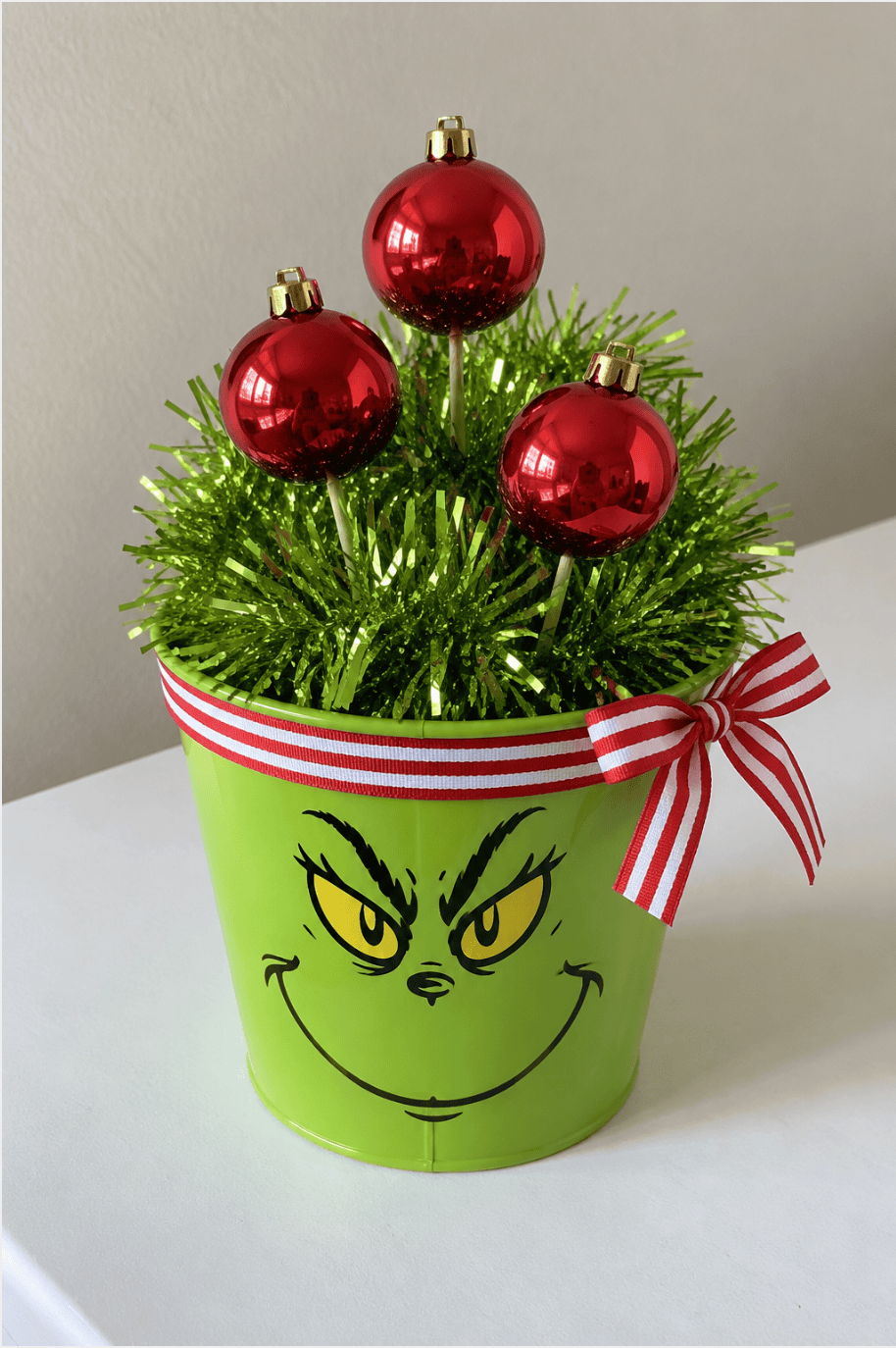 24 Easy DIY Grinch Centerpieces for a Whoville-Inspired Christmas 73 24 Easy DIY Grinch Centerpieces for a Whoville-Inspired Christmas grinch centerpieces23 DIY Grinch Centerpieces