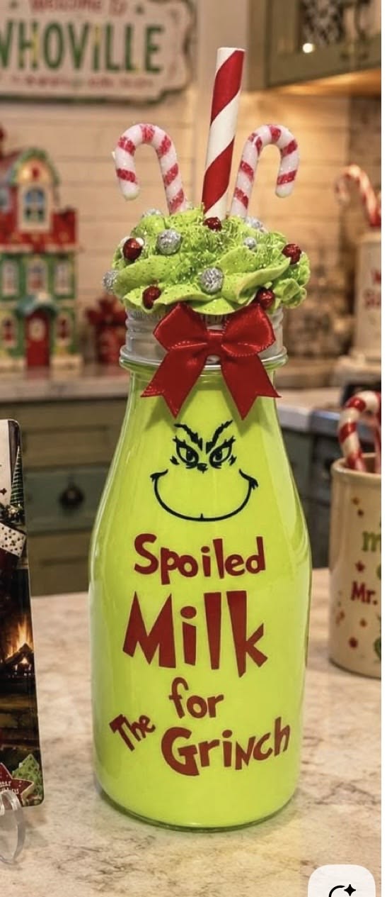 24 Easy DIY Grinch Centerpieces for a Whoville-Inspired Christmas 59 24 Easy DIY Grinch Centerpieces for a Whoville-Inspired Christmas grinch centerpieces8 DIY Grinch Centerpieces