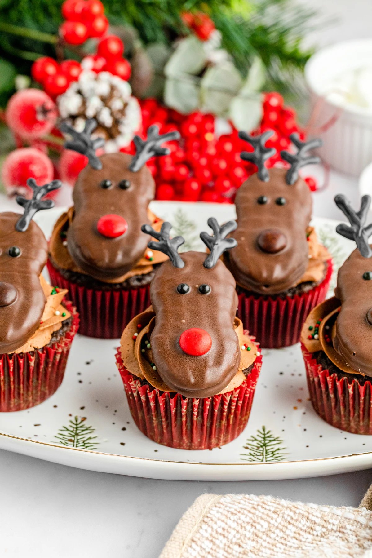24 Easy & Creative Christmas Cupcakes to Try Right Now 66 24 Easy & Creative Christmas Cupcakes to Try Right Now Easy reindeer cupcakes decorated with chocolate-covered cookies, candy noses, and dark chocolate antlers
