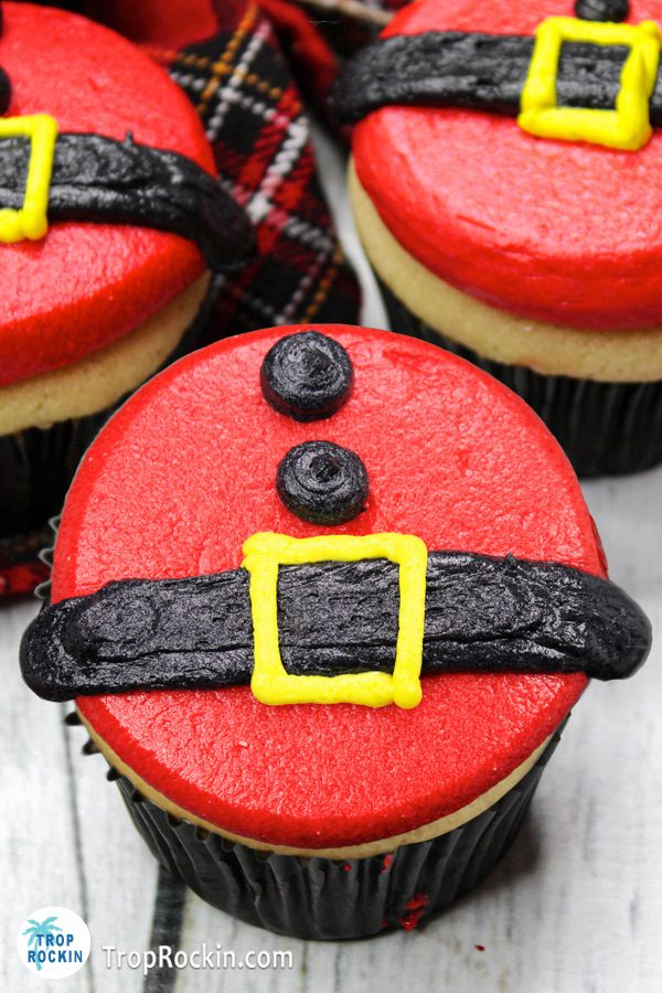24 Easy & Creative Christmas Cupcakes to Try Right Now 53 24 Easy & Creative Christmas Cupcakes to Try Right Now Santa belt cupcakes with red frosting, black belts, and yellow buckles
